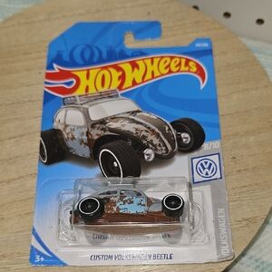 Hot Wheels 2019 Volkswagen 8/10 Custom Volkswagen Beetle 69/250 FYF77-D9C0J